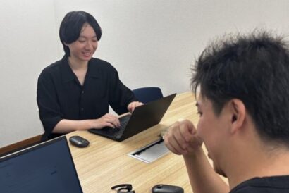 【社員インタビュー】「こんなこと聞いていいのかな…」——入社2年目社員が振り返る、1年目のつまずきと乗り越え方